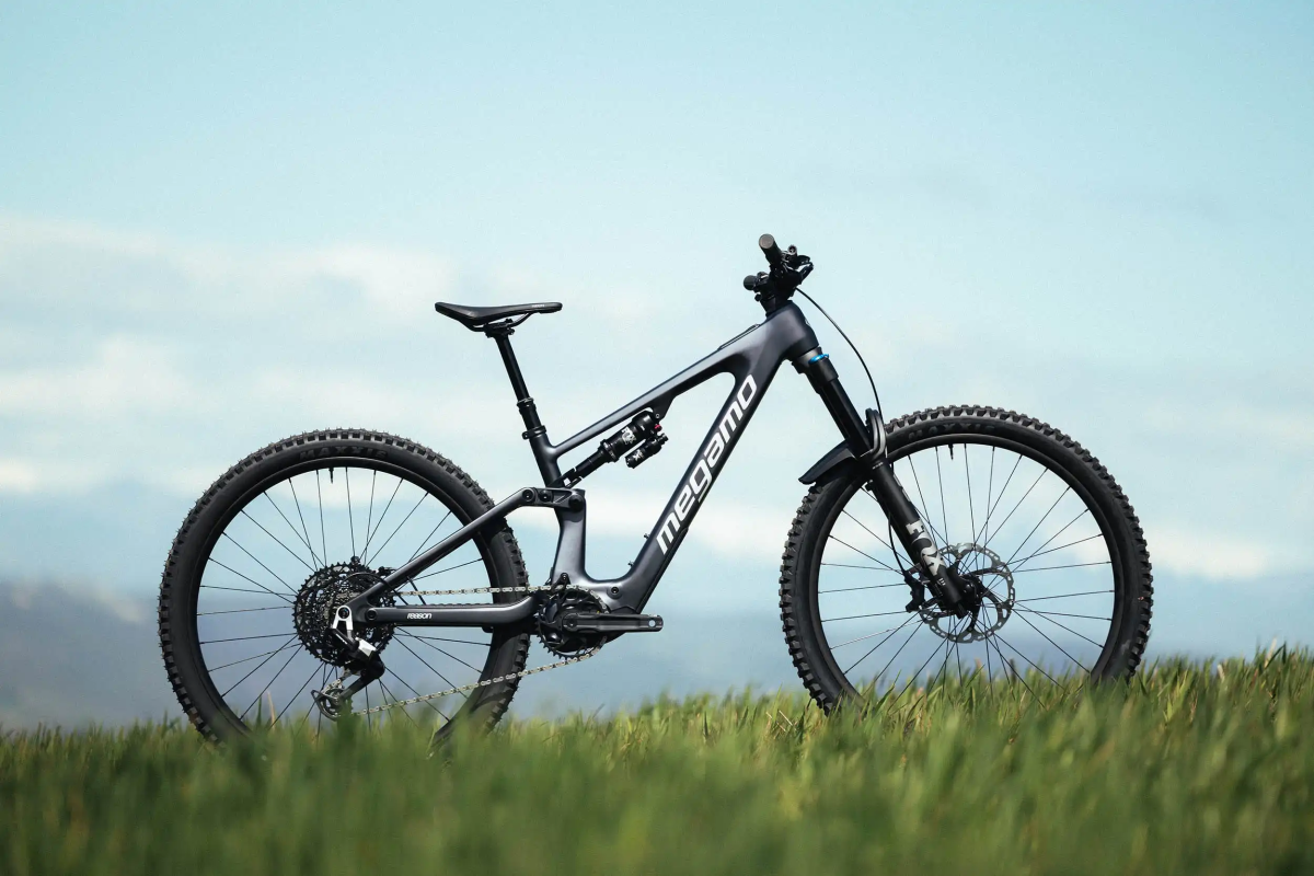Megamo REASON AIR AL 05 Black M - 2027