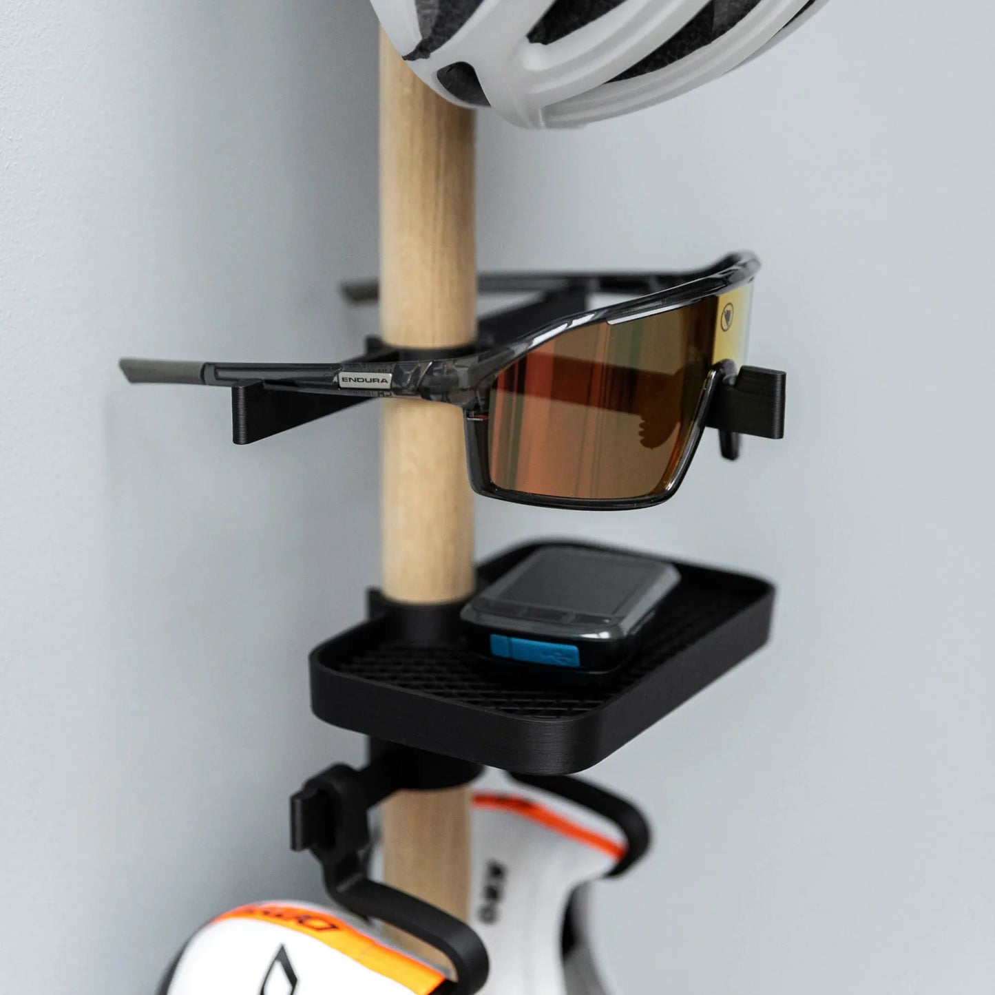 Tons Studio Rack D - Shoes + 2xGlasses + Helmet + Tray