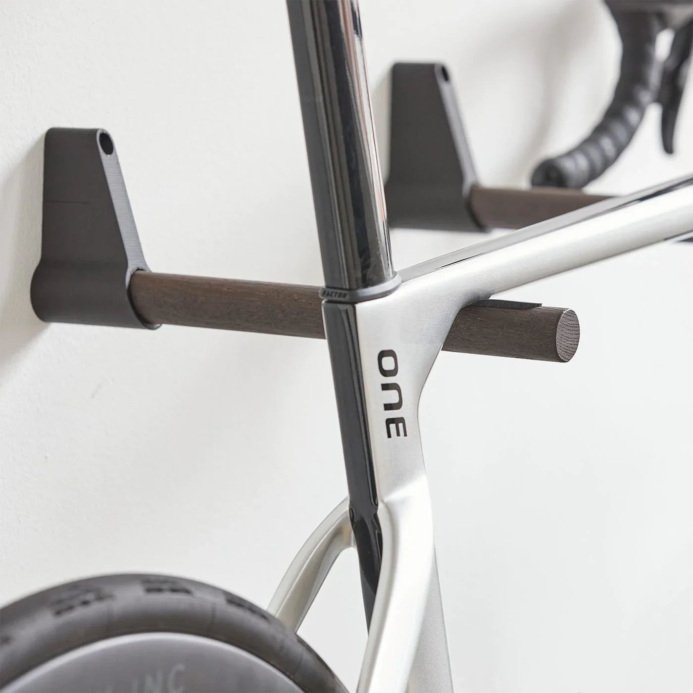Tons Studio Wall Mount Natural Oak Road (32cm)